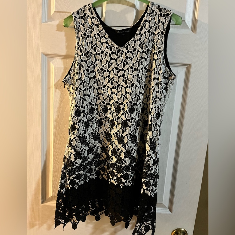 Black & White lace tunic S